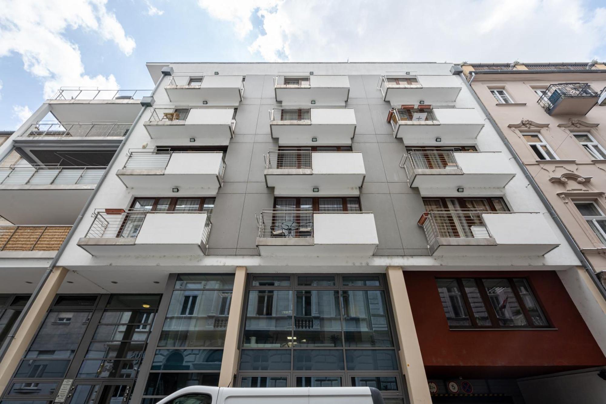 Home Of Serenity - 2 Bdr, Free Parking And Terrace Budapest Eksteriør bilde