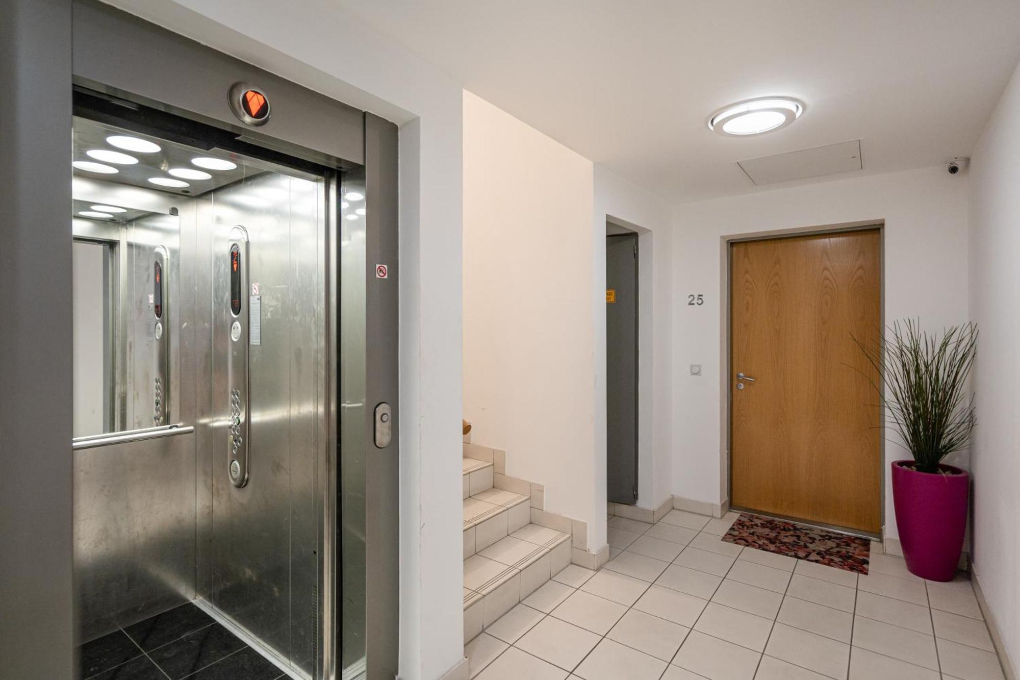 Home Of Serenity - 2 Bdr, Free Parking And Terrace Budapest Eksteriør bilde